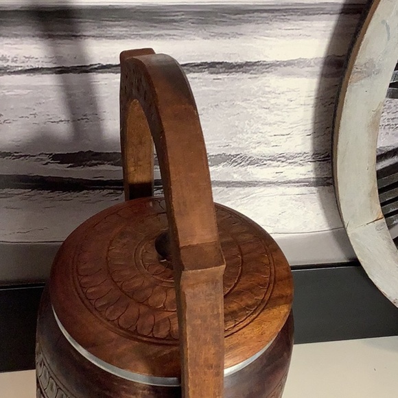 Vintage Hand Carved Wood Floral Pattern Ice Bucket With Lid Handle - Picture 7 of 12